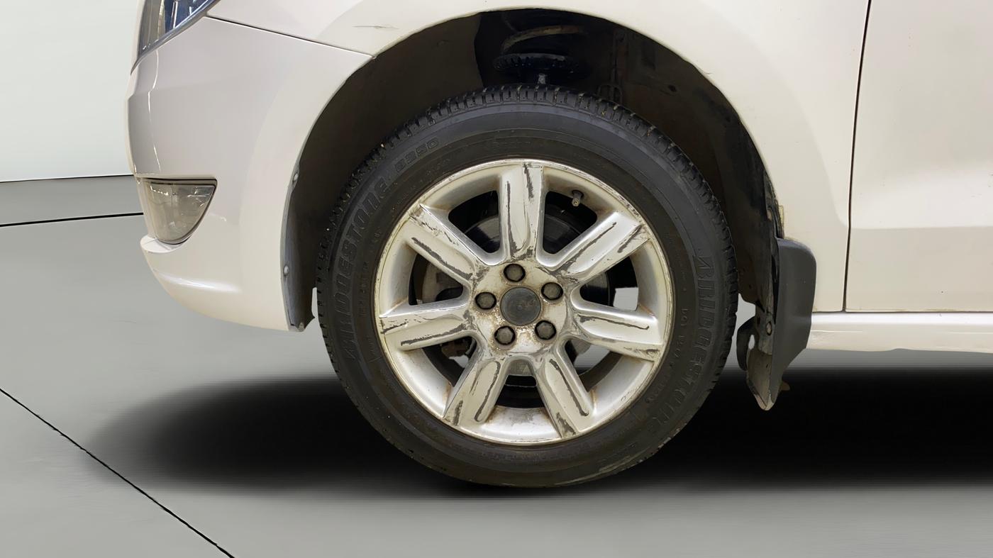 2014 Skoda Rapid AMBITION 1.6 MPI MT, Petrol, Manual, 39,036 km, Left Front Wheel