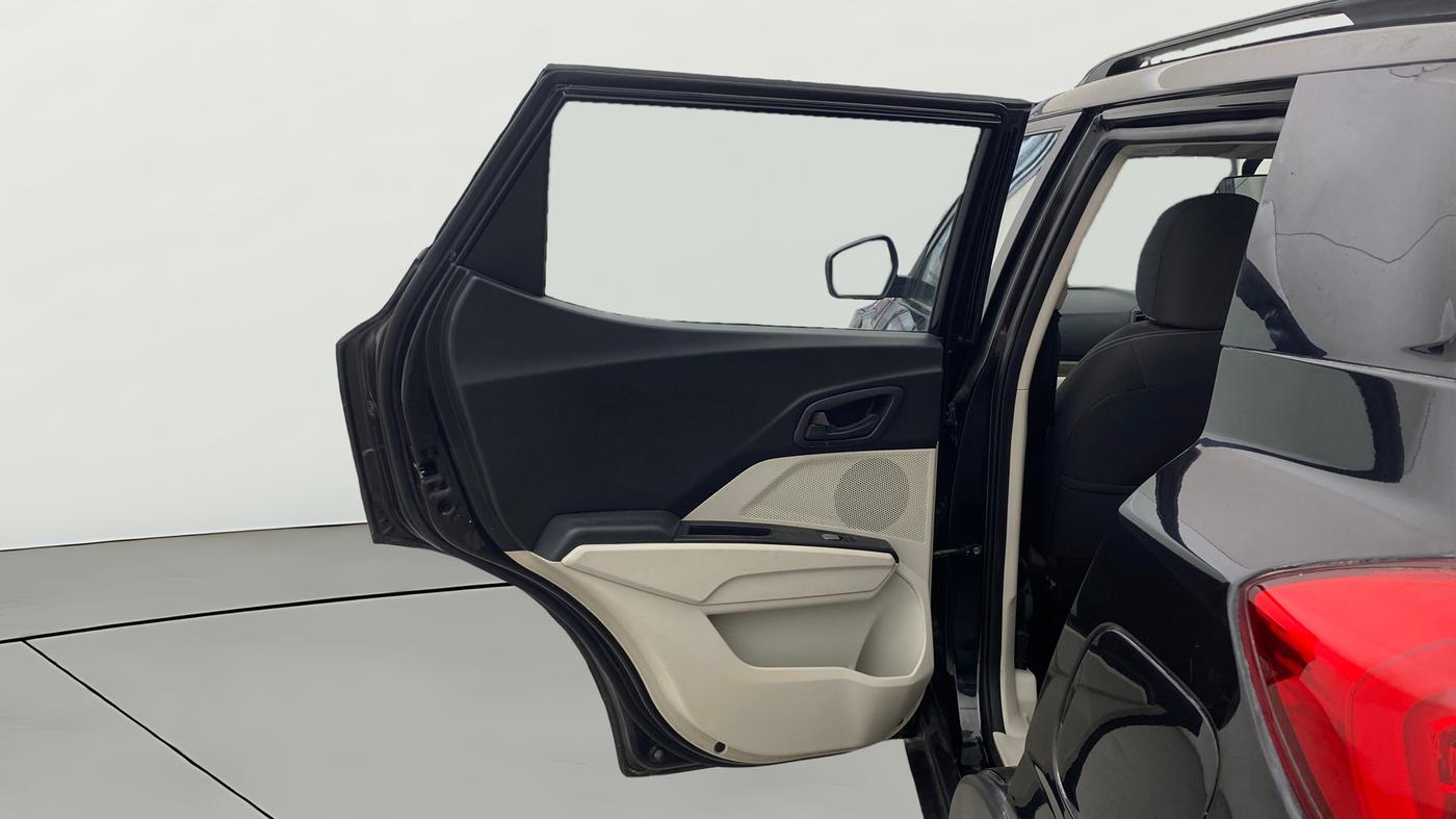 2023 Mahindra XUV300 W6 1.5 Diesel, Diesel, Manual, 43,444 km, LHS Rear Door
