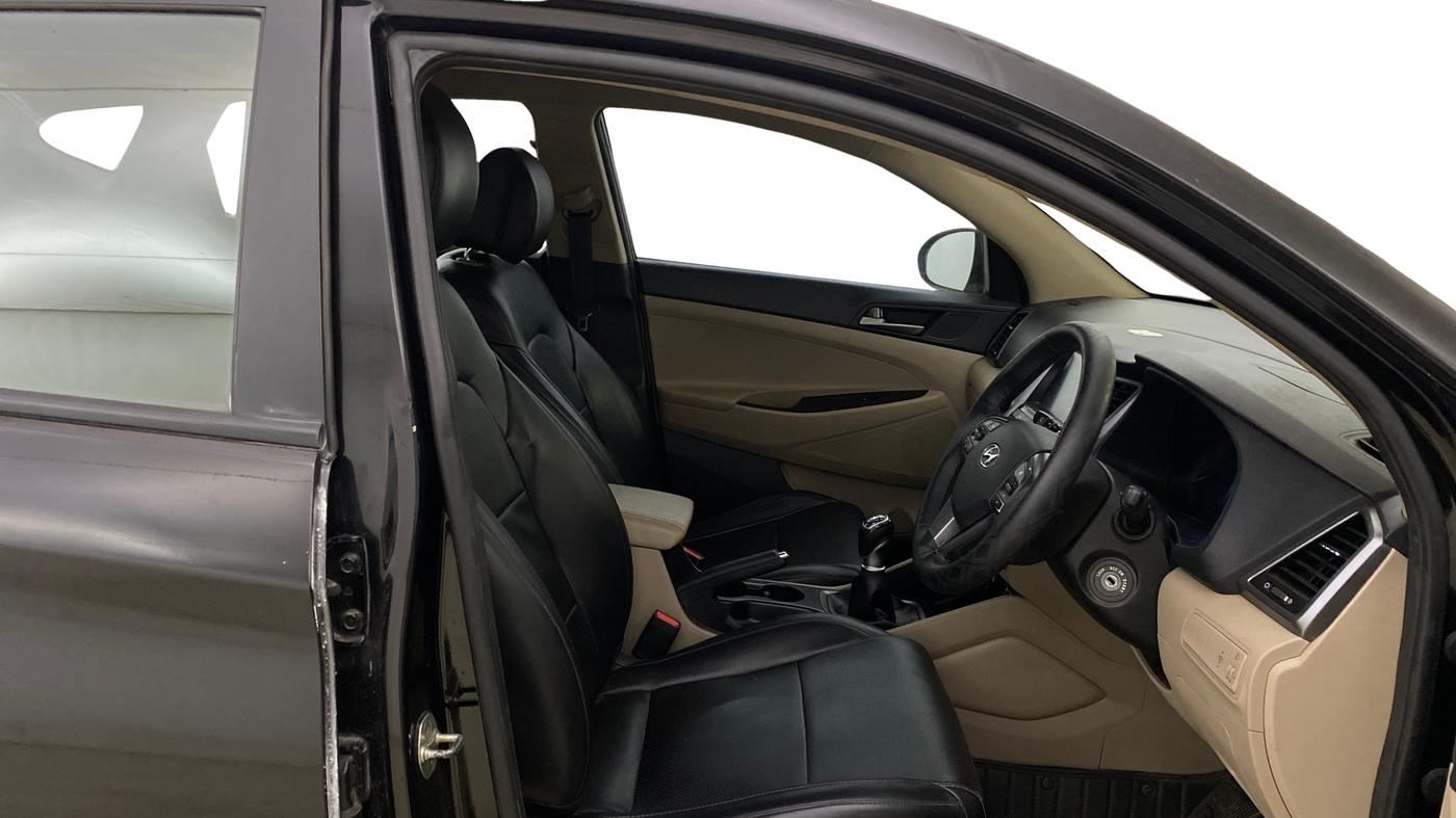 2018 Hyundai Tucson 2WD MT DIESEL, Diesel, Manual, 97,092 km, Right Side Front Door Cabin