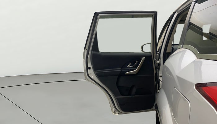 2018 Mahindra XUV500 W9, Diesel, Manual, 95,179 km, LHS Rear Door