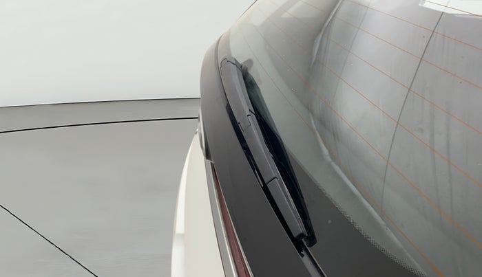 2022 Hyundai NEW I20 ASTA (O) 1.2 AT, Petrol, Automatic, 21,469 km, Rear Wiper