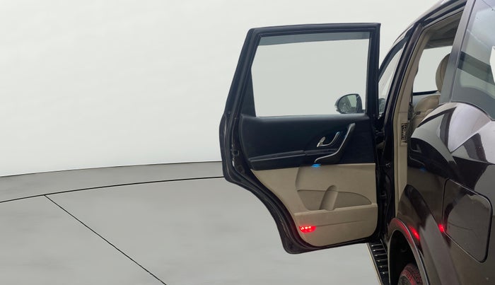 2016 Mahindra XUV500 W10, Diesel, Manual, 69,315 km, LHS Rear Door