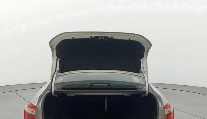 2014 Toyota Corolla Altis GL PETROL, Petrol, Manual, 1,32,247 km, Boot Door Open