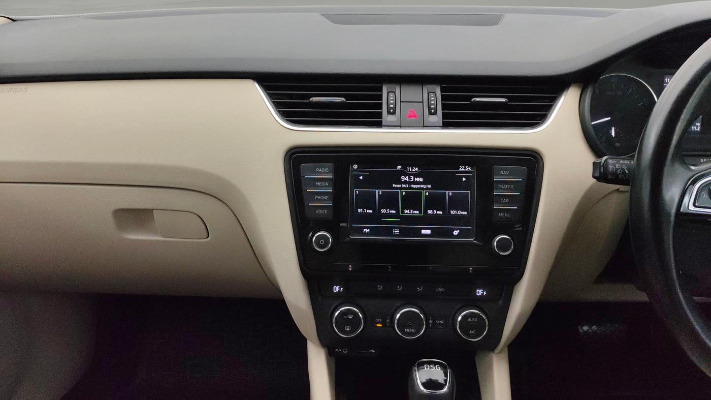 2017 Skoda Octavia STYLE PLUS AT 1.8 TSI, Petrol, Automatic, 1,16,191 km, Air Conditioner