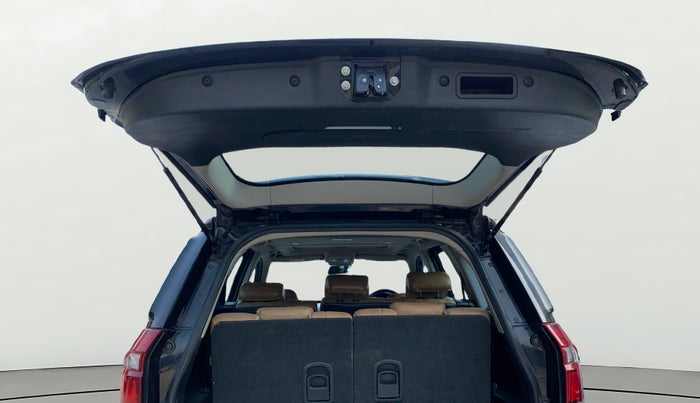 2021 Mahindra XUV500 W11 AT, Diesel, Automatic, 69,965 km, Boot Door Open