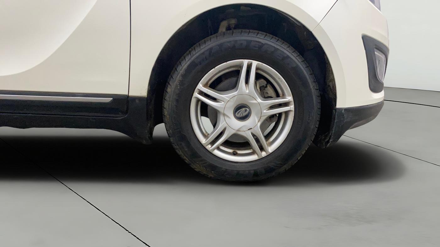 2018 Mahindra MARAZZO M6 7 STR, Diesel, Manual, 97,609 km, Right Front Wheel