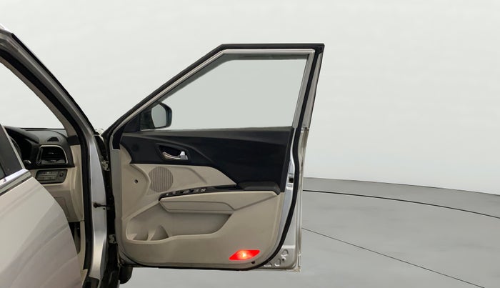 2019 Mahindra XUV300 W8 (O) 1.2 PETROL, Petrol, Manual, 82,450 km, RHS Front Door