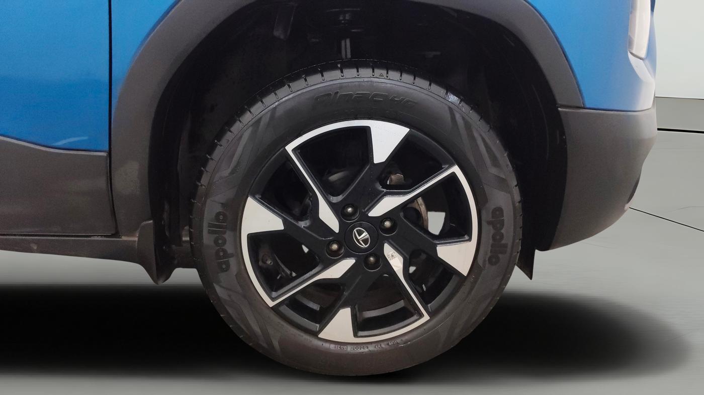 2021 Tata PUNCH CREATIVE AMT 1.2 RTN DUAL TONE, Petrol, Automatic, 19,571 km, Right Front Wheel