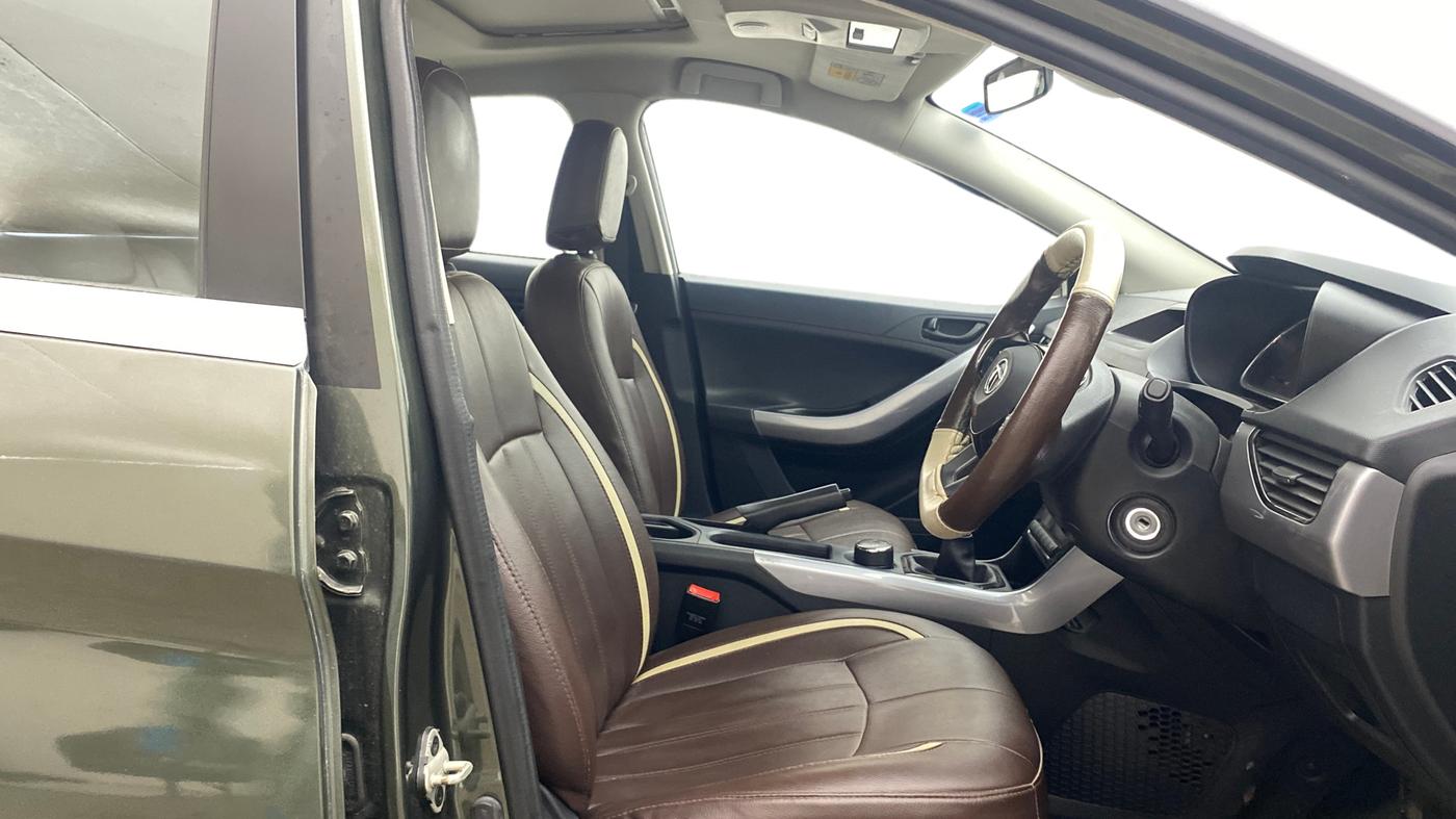 2022 Tata NEXON XM SUNROOF PETROL, Petrol, Manual, 54,677 km, Right Side Front Door Cabin