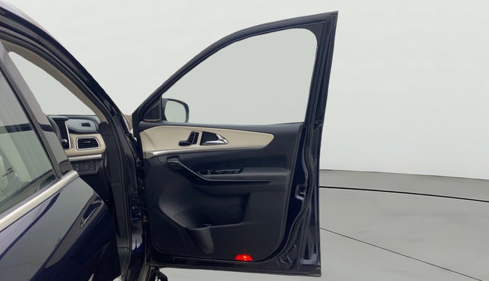 2023 Mahindra XUV700 AX 7 LUXURY P AT 7 STR, Petrol, Automatic, 14,828 km, RHS Front Door