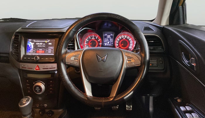 2023 Mahindra XUV300 W8(O) 1.2 PETROL DUAL TONE, Petrol, Manual, 58,758 km, Steering Wheel Close Up