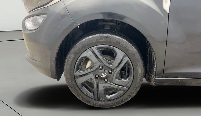 2022 Tata ALTROZ XTA DARK EDTION, Petrol, Automatic, 18,731 km, Left Front Wheel