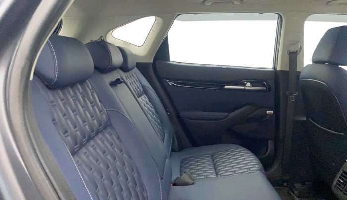 2022 KIA SELTOS X LINE 1.5 DIESEL AT, Diesel, Automatic, 33,668 km, Right Side Rear Door Cabin