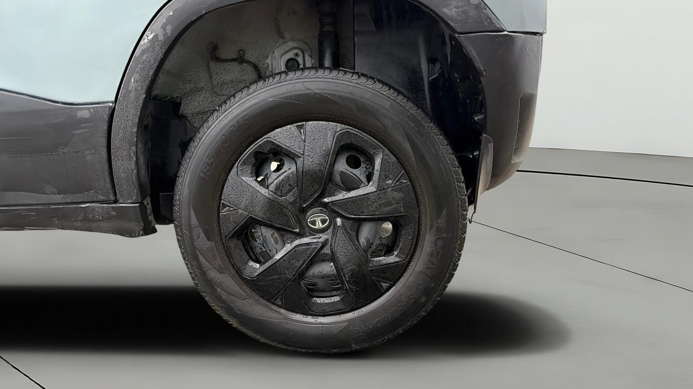 2023 Tata PUNCH ADVENTURE AMT, Petrol, Automatic, 90,128 km, Left Rear Wheel