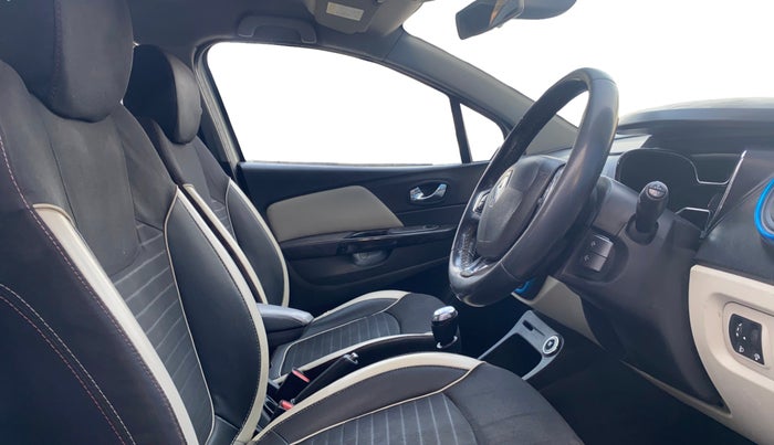 2018 Renault Captur RXT DIESEL DUAL TONE, Diesel, Manual, 1,21,157 km, Right Side Front Door Cabin