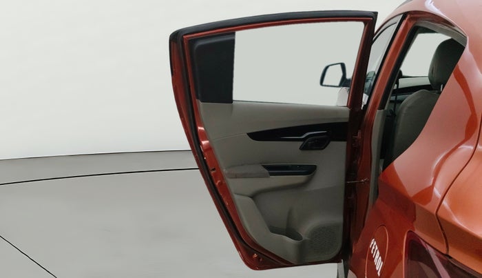 2017 Mahindra Kuv100 K8 6 STR, Petrol, Manual, 76,124 km, LHS Rear Door