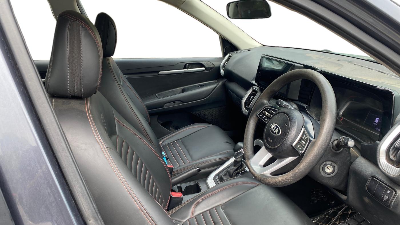 2021 KIA SONET HTK PLUS 1.5 AT, Diesel, Automatic, 59,261 km, Right Side Front Door Cabin