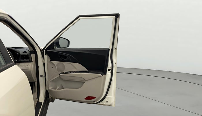 2022 Mahindra XUV300 W6 1.2 PETROL AMT, Petrol, Automatic, 35,398 km, RHS Front Door