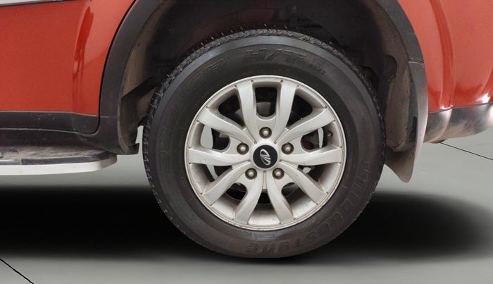 2017 Mahindra XUV500 W9, Diesel, Manual, 1,40,263 km, Left Rear Wheel