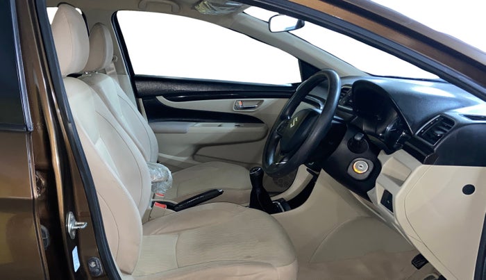 2017 Maruti Ciaz VXI+, Petrol, Manual, 33,005 km, Right Side Front Door Cabin