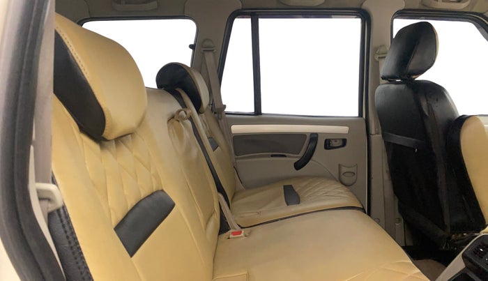 2016 Mahindra Scorpio S10 AT, Diesel, Automatic, 1,41,218 km, Right Side Rear Door Cabin