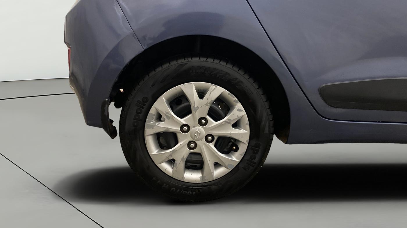 2015 Hyundai Grand i10 SPORTZ 1.2 KAPPA VTVT, Petrol, Manual, 1,40,829 km, Right Rear Wheel