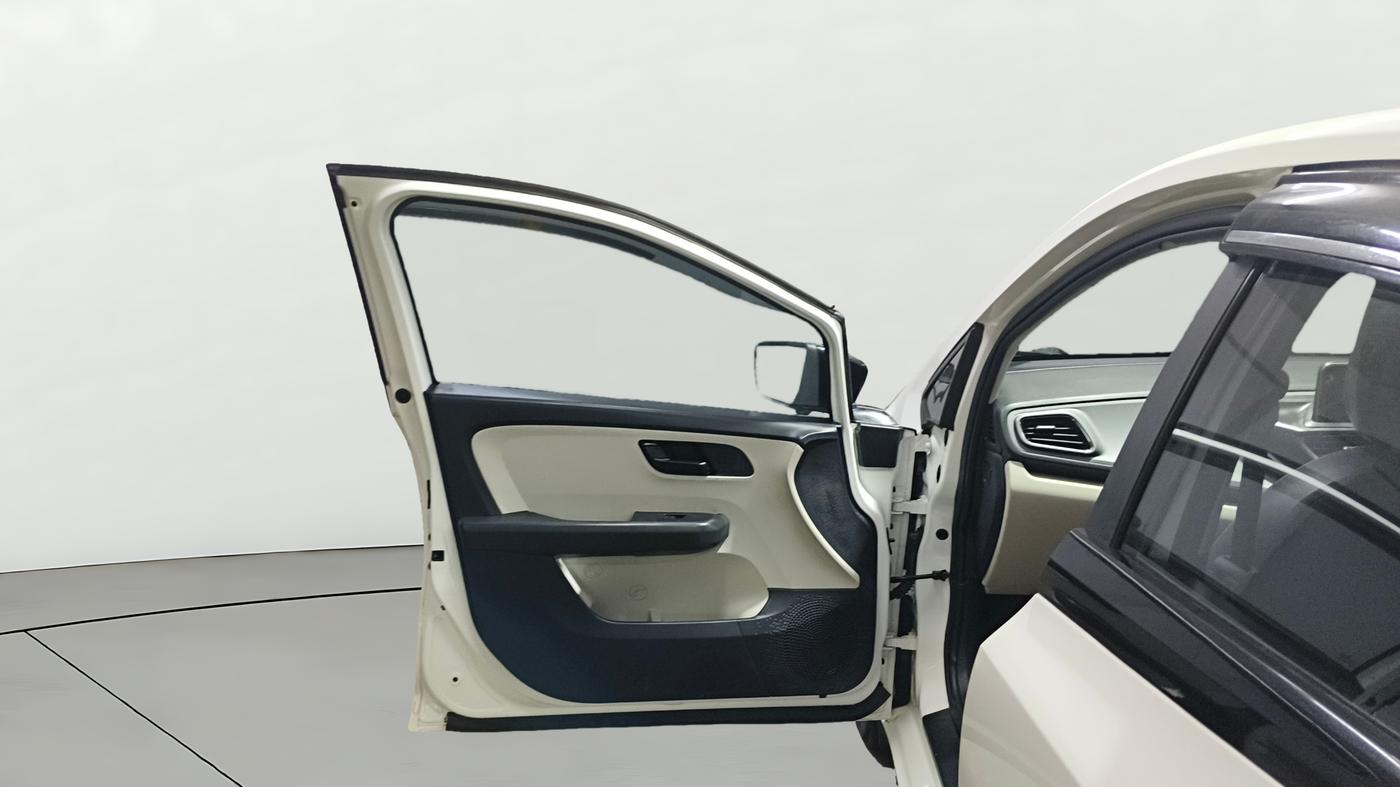 2022 Tata ALTROZ XM PLUS PETROL, Petrol, Manual, 36,662 km, LHS Front Door