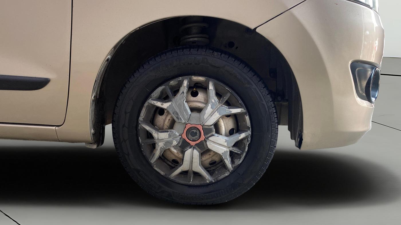 2013 Maruti Wagon R 1.0 LXI CNG, CNG, Manual, 72,871 km, Right Front Wheel