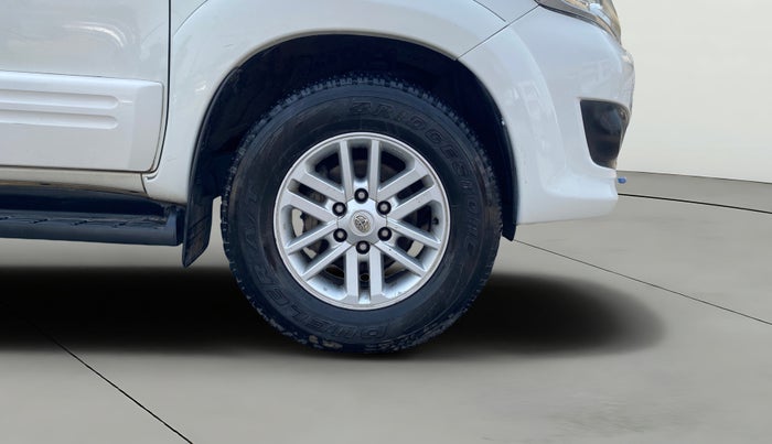 2013 Toyota Fortuner 3.0 4X4 MT, Diesel, Manual, 1,28,393 km, Right Front Wheel