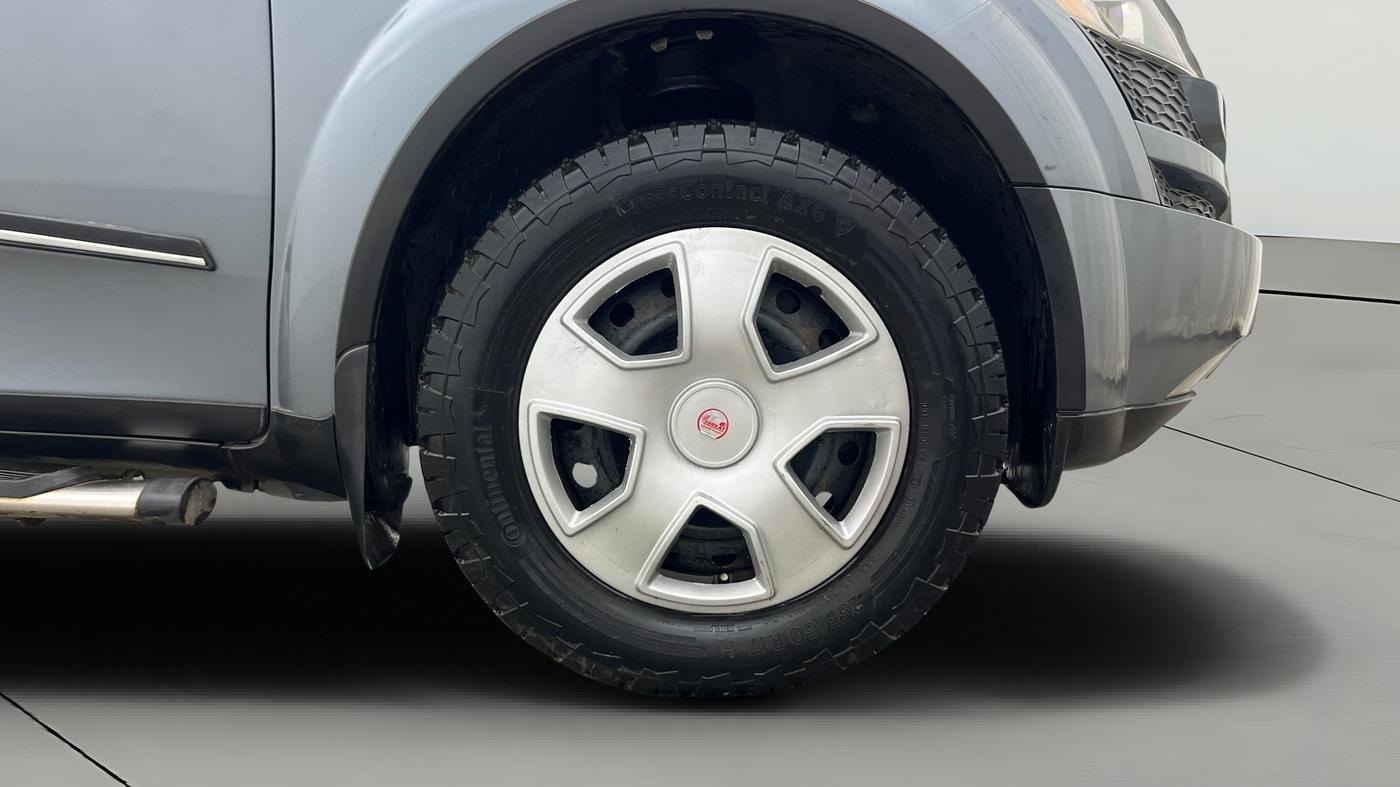 2014 Mahindra XUV500 W6, Diesel, Manual, 69,635 km, Right Front Wheel