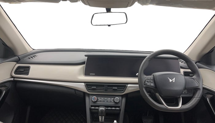 2022 Mahindra XUV700 AX 5 D AT 7 STR, Diesel, Automatic, 65,725 km, Dashboard