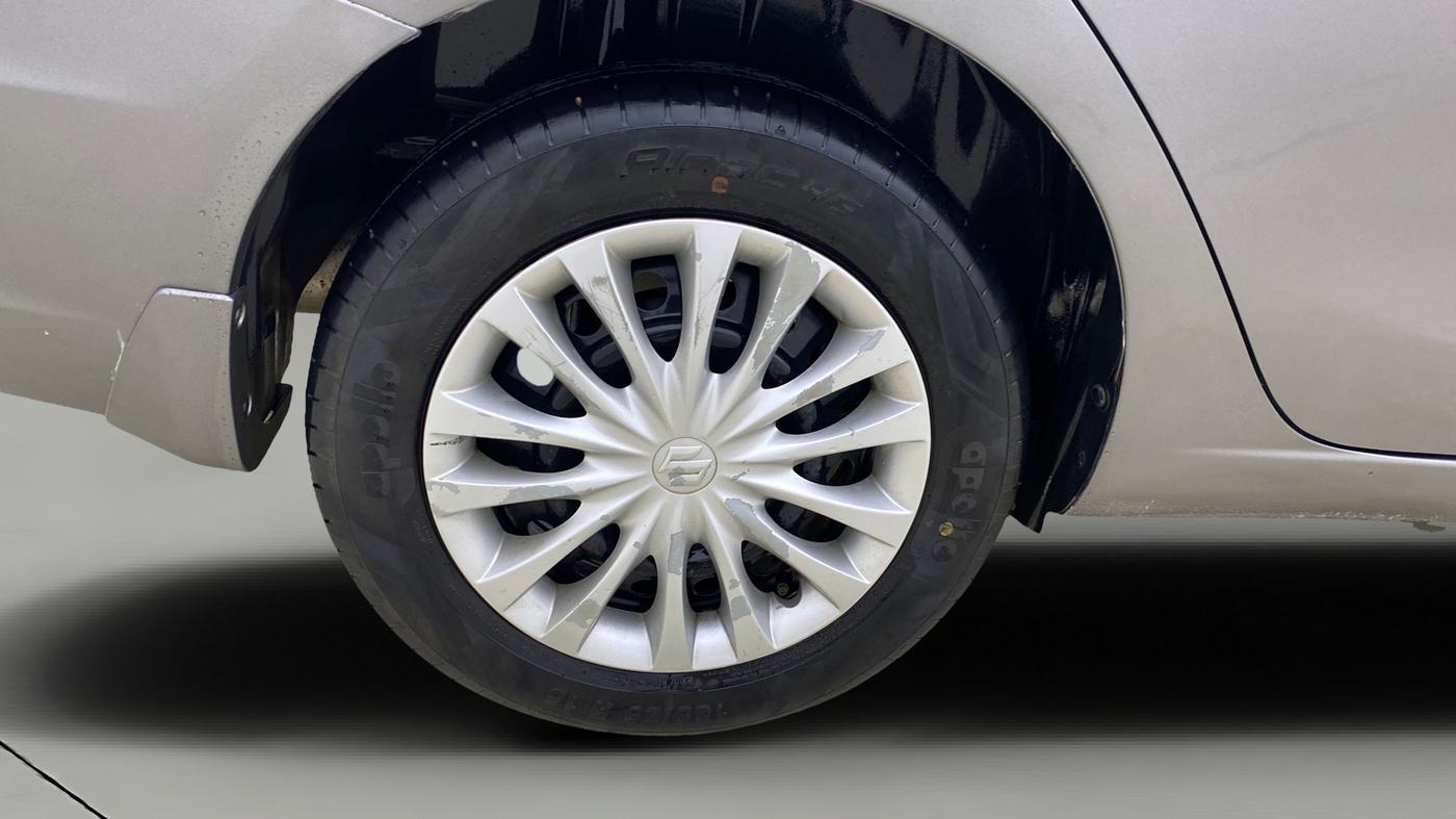2017 Maruti Ciaz SIGMA DIESEL 1.3, Diesel, Manual, 1,46,842 km, Right Rear Wheel