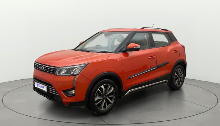 2019 Mahindra XUV300 W8 (O) 1.2 PETROL, Petrol, Manual, 1,00,168 km, Left Front Diagonal
