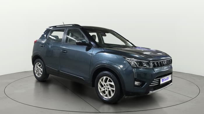 2022 Mahindra XUV300 W8 1.2 PETROL, Petrol, Manual, 29,526 km, Right Front Diagonal