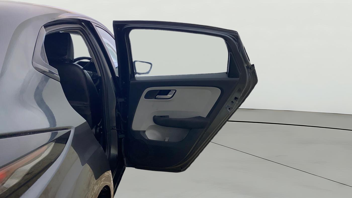 2020 Tata ALTROZ XZ PETROL, CNG, Manual, 80,571 km, RHS Rear Door