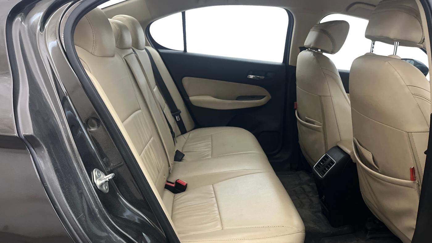 2022 Honda City 1.5L I-VTEC V MT 5TH GEN, Petrol, Manual, 58,802 km, Right Side Rear Door Cabin
