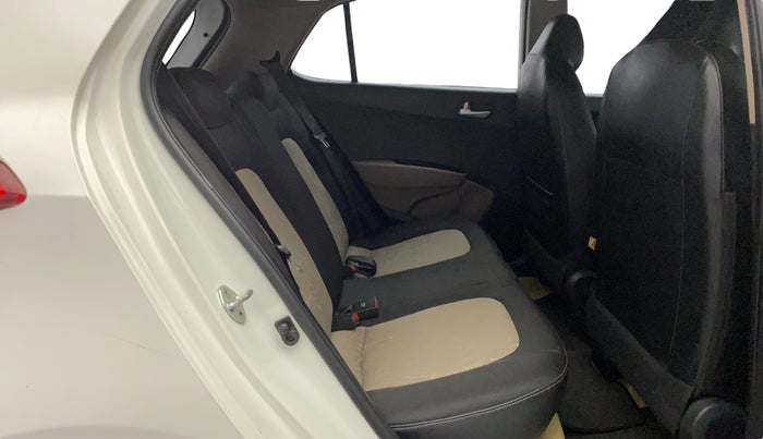 2017 Hyundai Grand i10 SPORTZ (O) 1.2 KAPPA VTVT, Petrol, Manual, 65,818 km, Right Side Rear Door Cabin