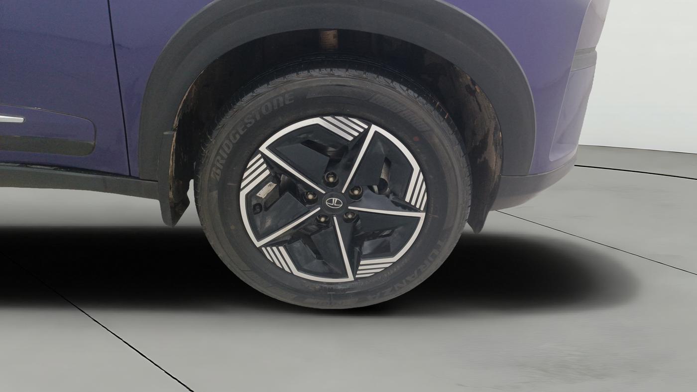 2023 Tata NEXON FEARLESS PURPLE + SUNROOF DUAL TONE 1.2 PETROL, Petrol, Manual, 25,480 km, Right Front Wheel