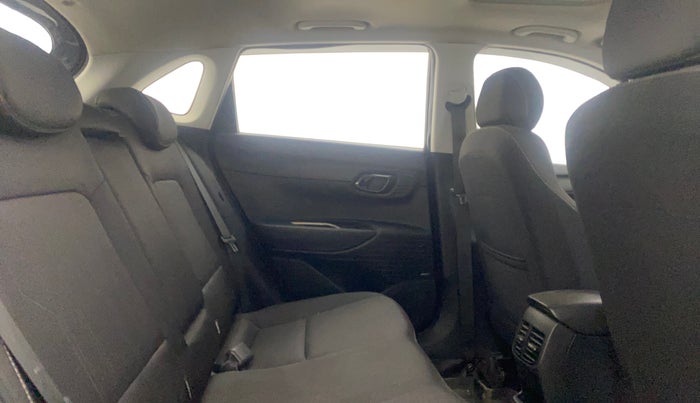 2022 Hyundai NEW I20 ASTA (O) 1.2 MT, Petrol, Manual, 1,00,478 km, Right Side Rear Door Cabin