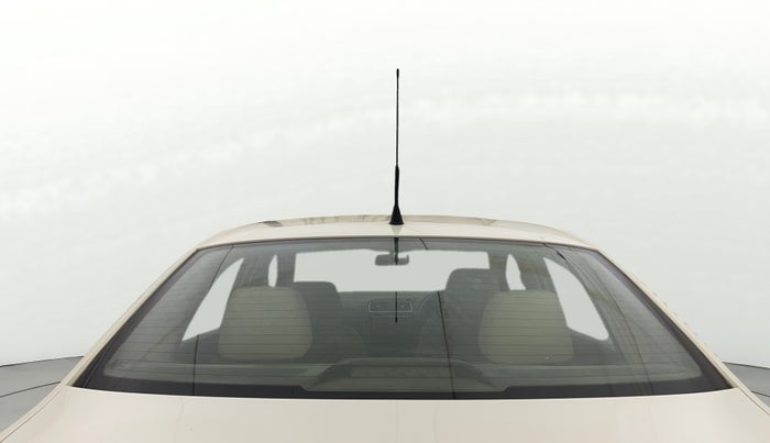 2013 Volkswagen Vento HIGHLINE 1.6 MPI, Petrol, Manual, 1,14,206 km, Rear Windshield