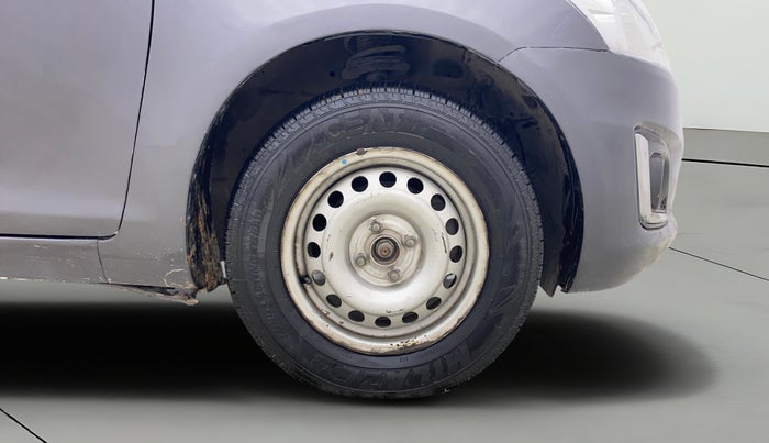 2015 Maruti Swift LXI (O), Petrol, Manual, 52,118 km, Right Front Wheel