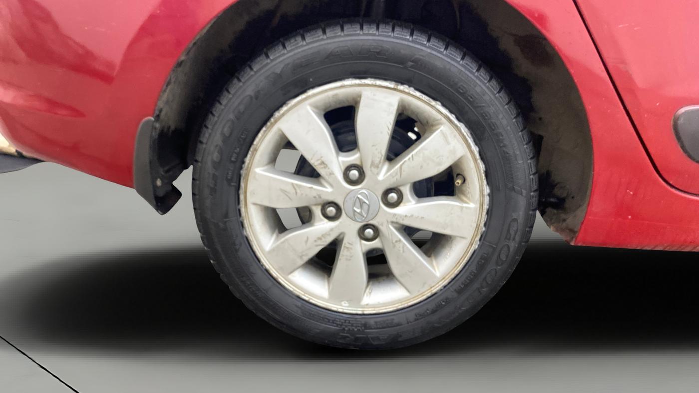 2016 Hyundai Xcent SX 1.2, Petrol, Manual, 96,117 km, Right Rear Wheel