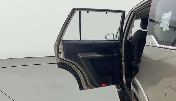 2018 Tata Hexa XT 4X2 7 STR, Diesel, Manual, 1,01,248 km, LHS Rear Door