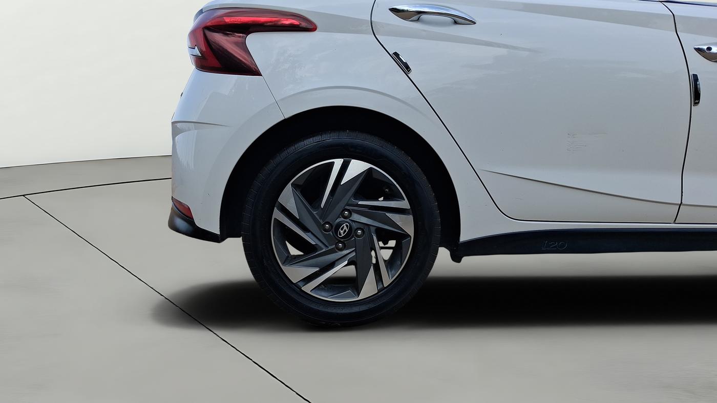 2021 Hyundai NEW I20 ASTA 1.2 MT, Petrol, Manual, 1,05,761 km, Right Rear Wheel