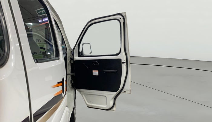 2022 Maruti Eeco 5 STR AC CNG (O), CNG, Manual, 70,838 km, RHS Front Door
