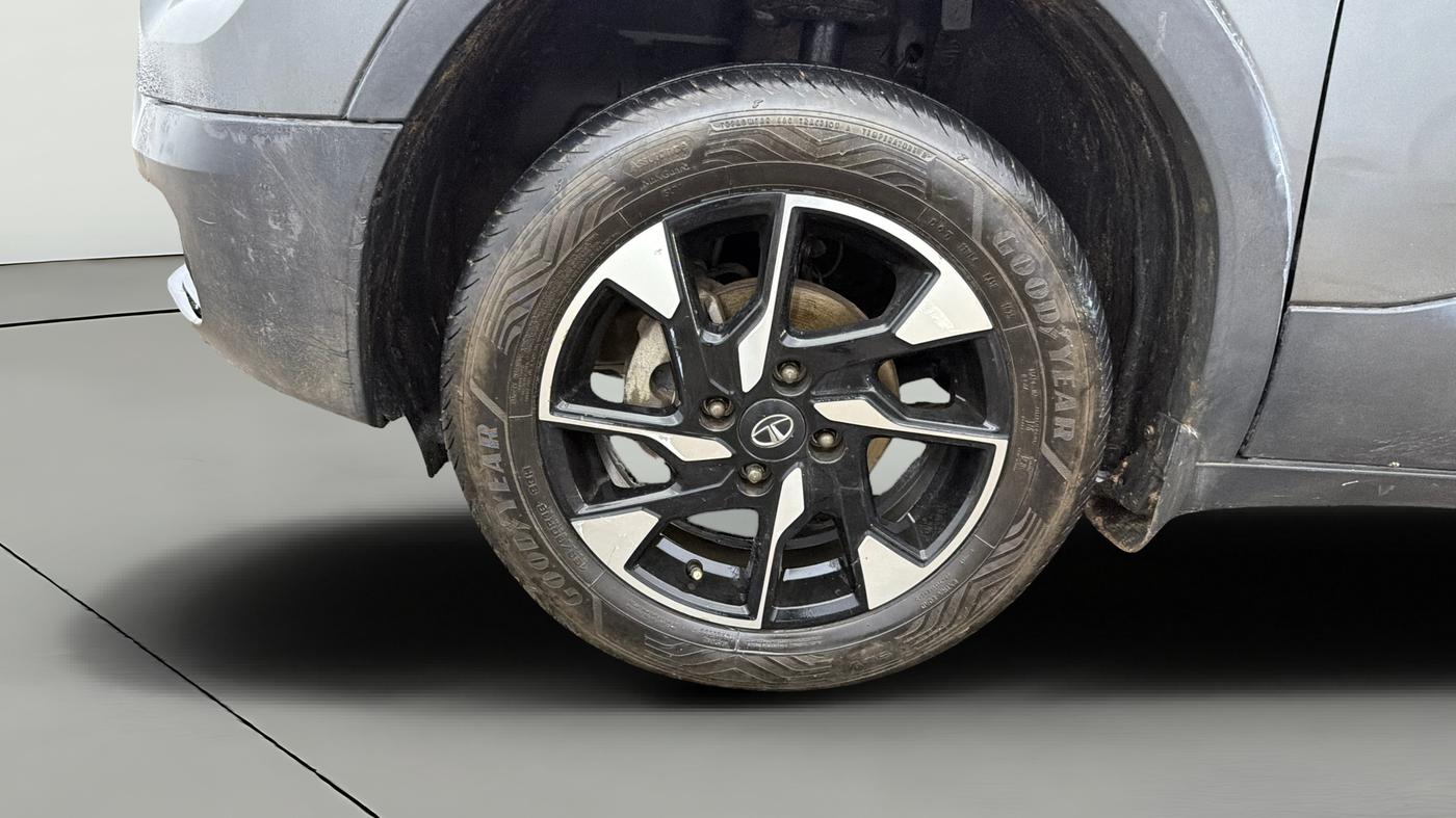 2023 Tata PUNCH ACCOMPLISHED DAZZLE SUNROOF CNG MT, CNG, Manual, 56,886 km, Left Front Wheel