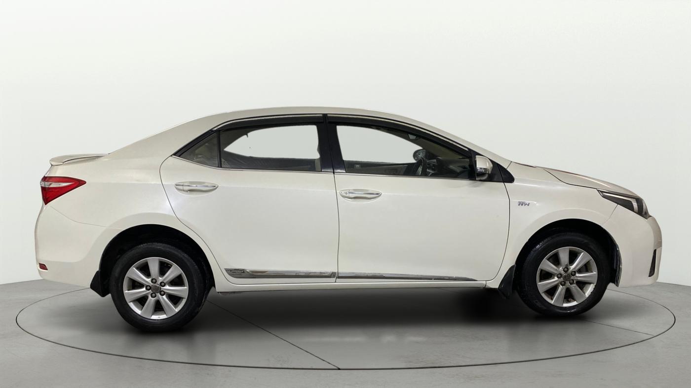 2015 Toyota Corolla Altis G CVT PETROL, Petrol, Automatic, 1,08,835 km, Right Side View