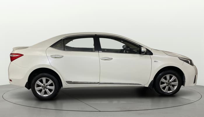 2015 Toyota Corolla Altis G CVT PETROL, Petrol, Automatic, 1,08,835 km, Right Side View