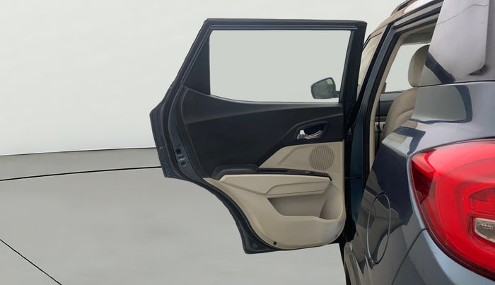 2021 Mahindra XUV300 W8 (O) 1.5 DIESEL, Diesel, Manual, 32,332 km, LHS Rear Door