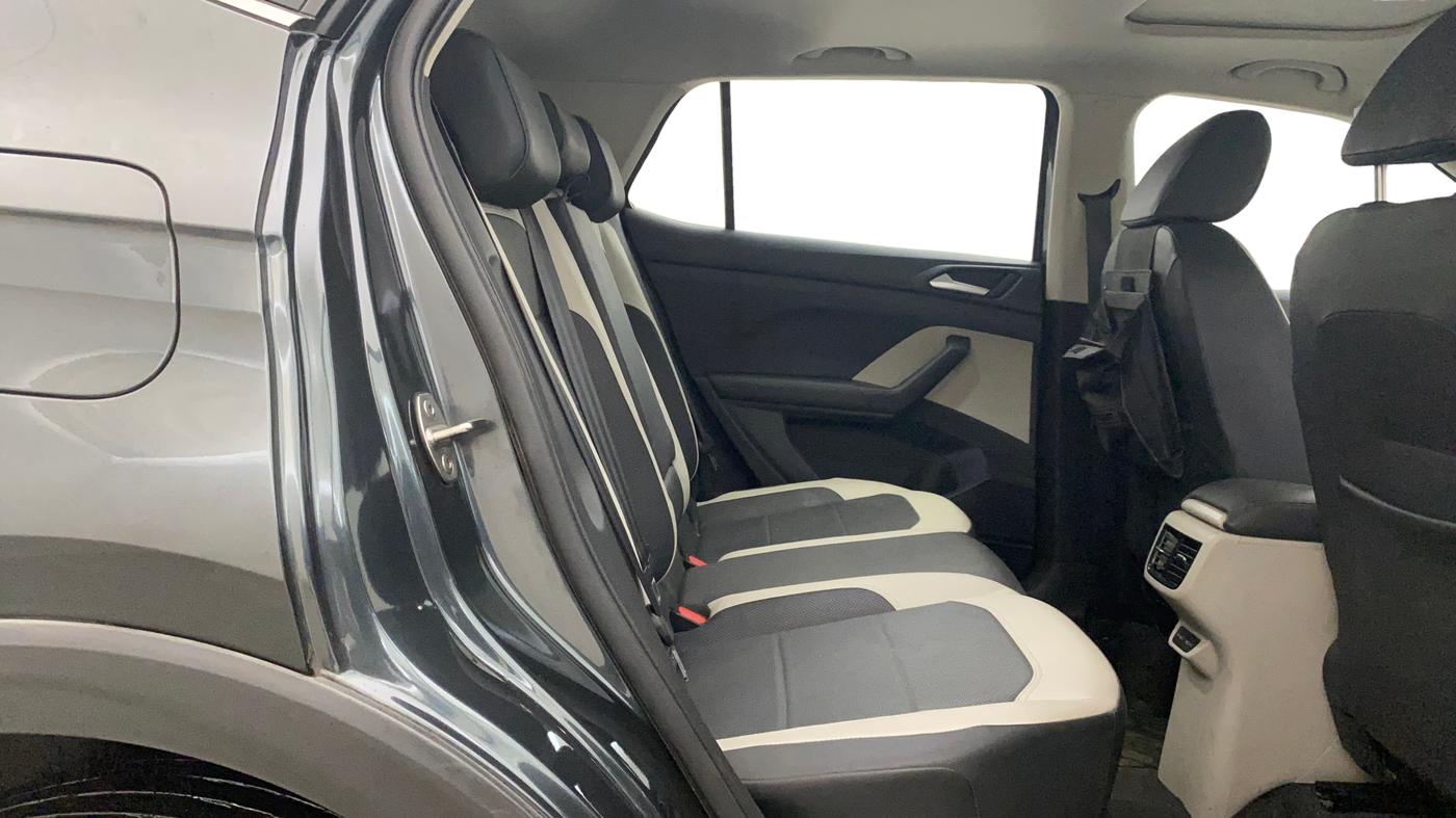 2022 Volkswagen TAIGUN TOPLINE 1.0 TSI MT, Petrol, Manual, 33,574 km, Right Side Rear Door Cabin